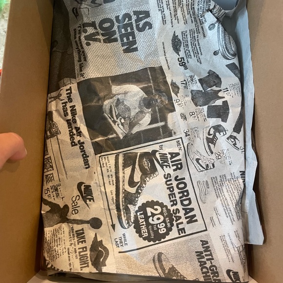 Air Jordan 1 High (GS) Chicago Size 6.5Y - Picture 7 of 12